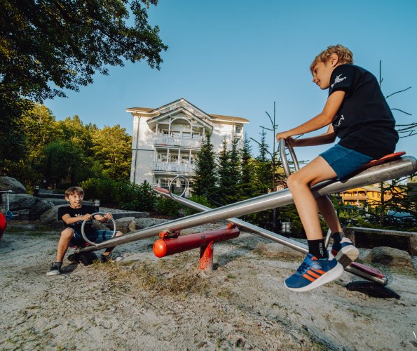 Venkovní hřiště a dětské hřiště