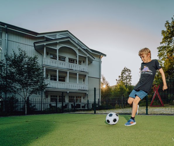 Venkovní hřiště a dětské hřiště