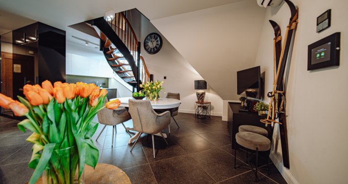 Penthouse Infinity mit 2 Schlafzimmern und Balkon