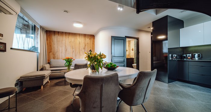 Penthouse Infinity mit 2 Schlafzimmern und Balkon