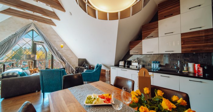 Penthouse Cristal mit 2 Schlafzimmern und Balkon