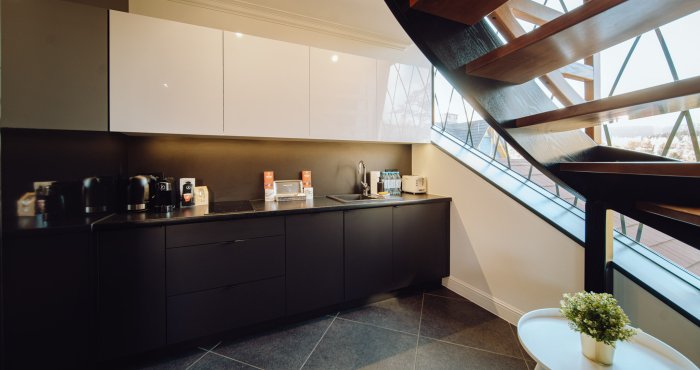 Penthouse Infinity mit 2 Schlafzimmern und Balkon