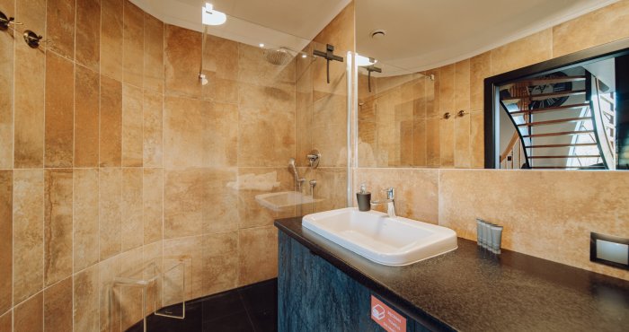 Penthouse Infinity mit 2 Schlafzimmern und Balkon