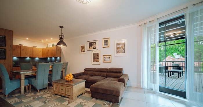 Grand Plus Apartament z 2 sypialniami oraz balkonem