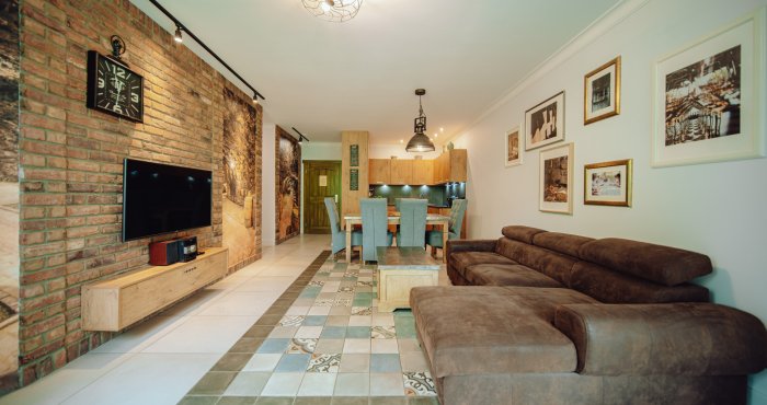 Grand Plus Apartament z 2 sypialniami oraz balkonem