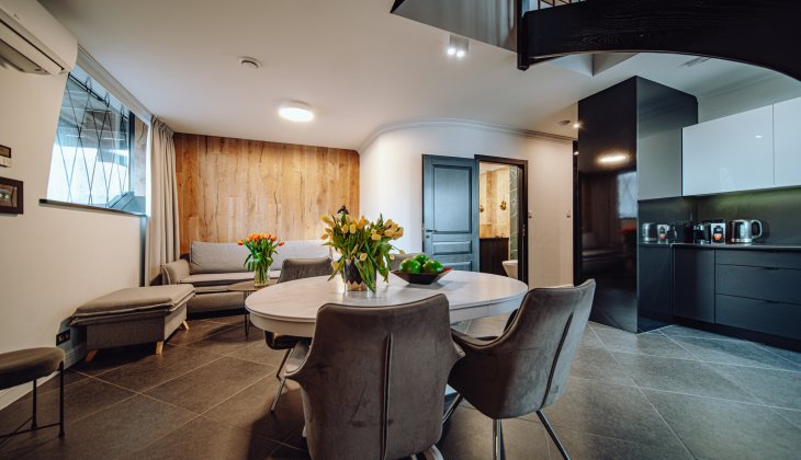 Penthouse Infinity </br>z 2 sypialniami, </br>2 łazienkami </br>i balkonem