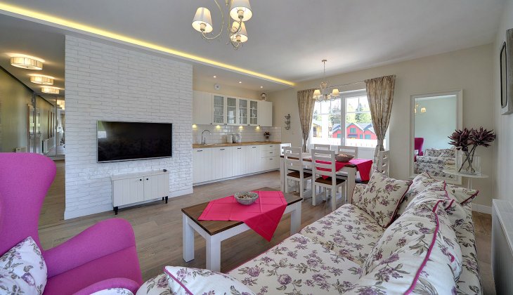 Urnes Premium Suite – Triple Terrace Mountain View