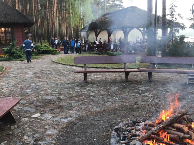 Ognisko przy Karczmie Largo