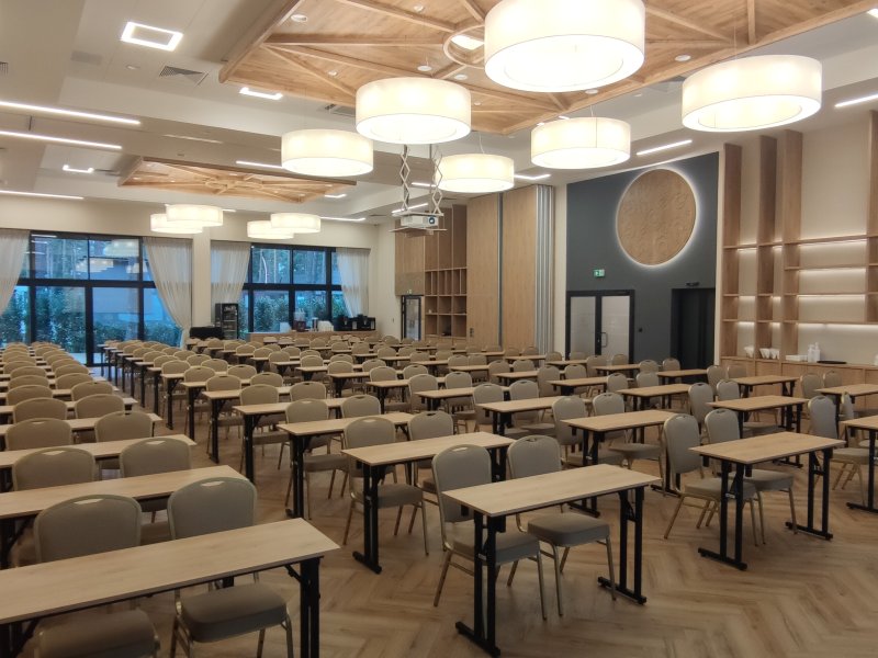 Sala Flauta w ustawieniu konferencyjnym ze stolikami