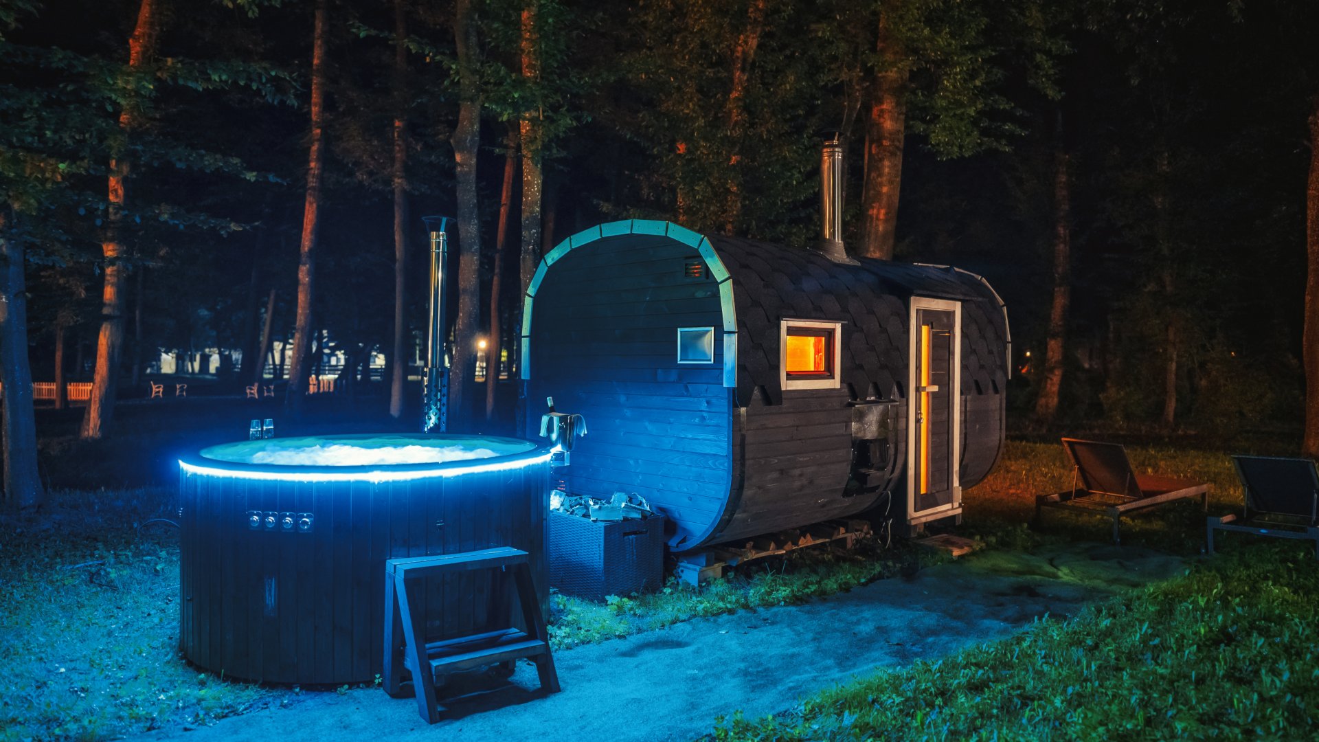 Zewnętrzna balia oraz sauna fińska
