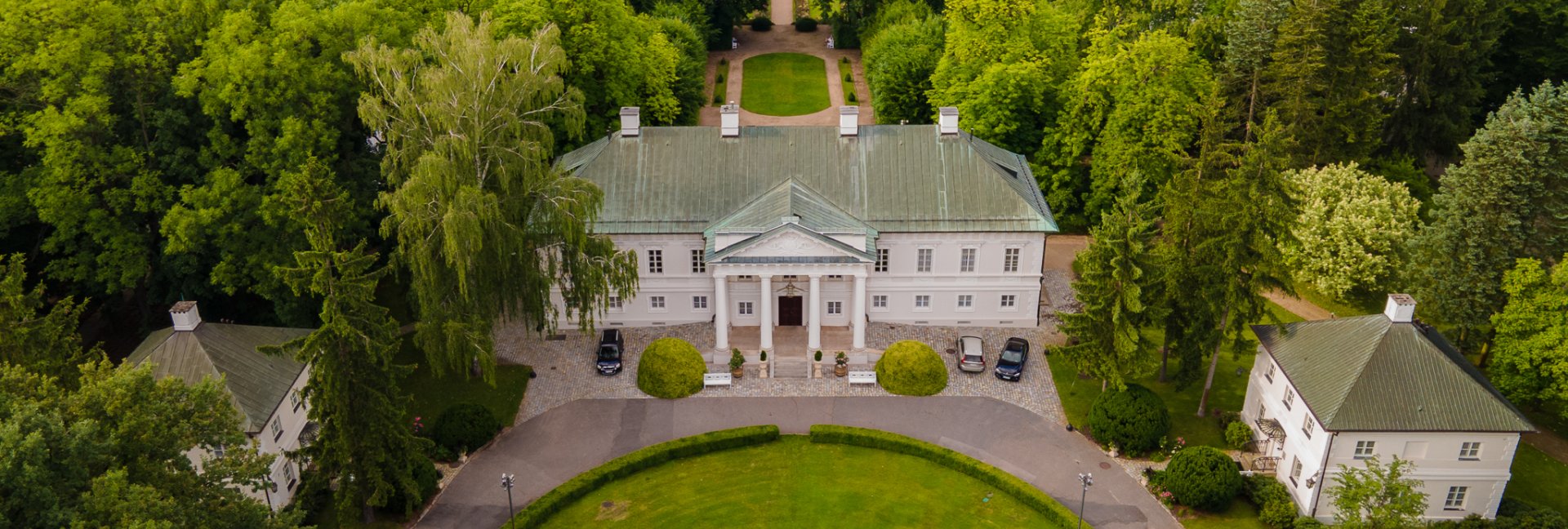 Dlaczego warto odwiedzić Pałac Mała Wieś?