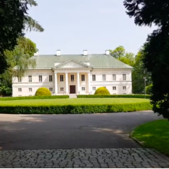 Dlaczego warto zorganizować przyjęcie urodzinowe w luksusowej podmiejskiej posiadłości?