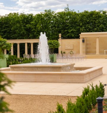 The Fountain Garden – a spectacular effect.