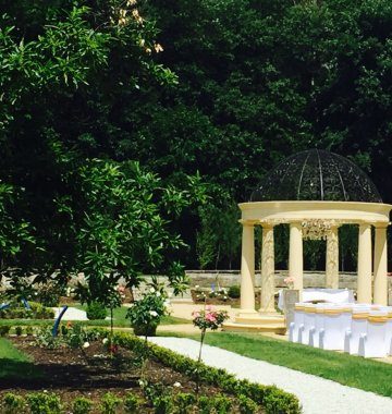 Ślub kościelny w plenerze w Pałacu Mała Wieś - dostępny bez żadnych dodatkowych formalności