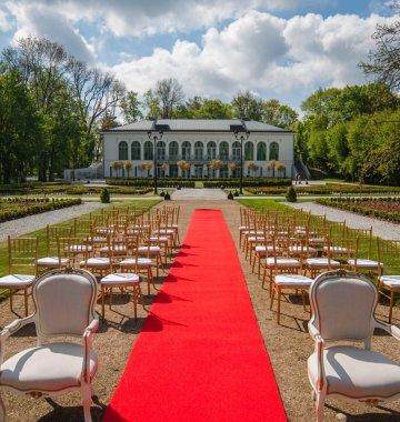 Ślub kościelny w plenerze w Pałacu Mała Wieś - dostępny bez żadnych dodatkowych formalności
