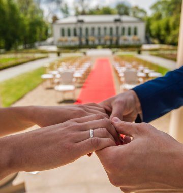 Ślub kościelny w plenerze w Pałacu Mała Wieś - dostępny bez żadnych dodatkowych formalności