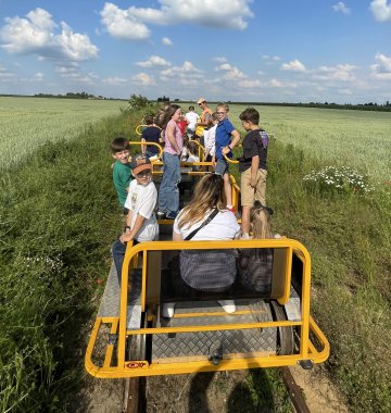 Przejażdżka drezyną po stuletnich torach!
