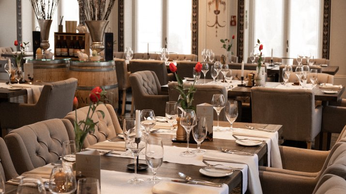 Restauracja w historycznym budynku blisko Warszawy