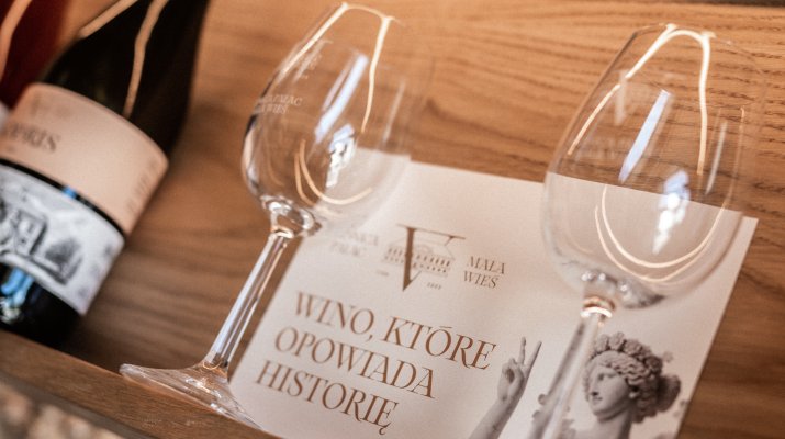 Restauracja w historycznym budynku blisko Warszawy