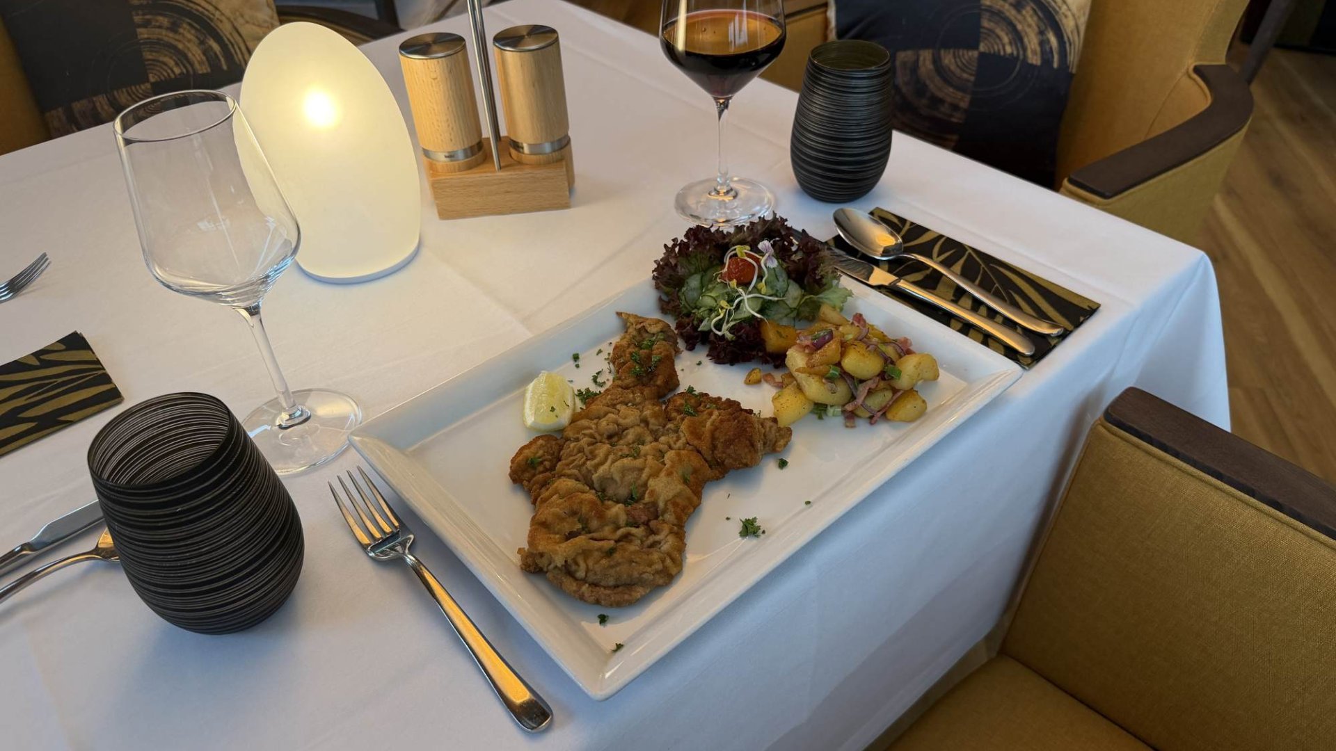 Neu auf der Speisekarte: Wiener Schnitzel im Restaurant Fienhuus
