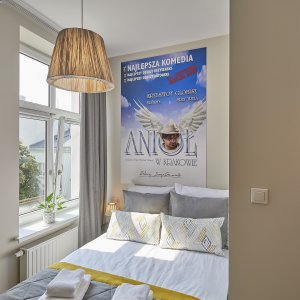 Apartament z motywami polskiego kina, idealny nocleg dla fanów kultowych filmów.
