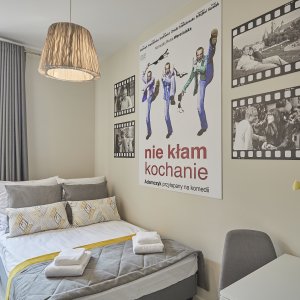 stylowo urządzony apartament tematyczny w Krakowie, idealny na romantyczny city break dla pary.