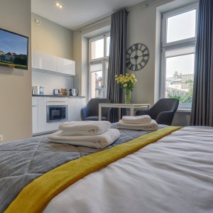 Stylowy apartament inspirowany filmami, przygotowany na przyjęcie gości