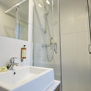 Prywatna łazienka dostępna wyłącznie dla gości apartamentu w Krakowie