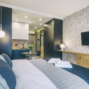 Wygodne łóżko dwuosobowe doskonałe dla par szukających komfortu i stylowego wystroju