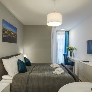 Komfortowy apartament z telewizorem, idealny do relaksu po dniu zwiedzania Krakowa