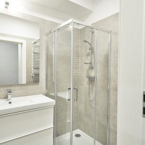 Przestronna łazienka idealna dla dwóch osób