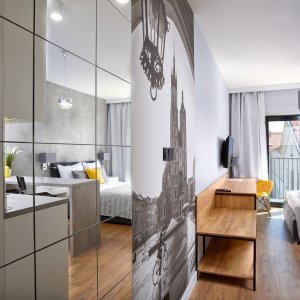 Stylowe elementy nowoczesnego designu w eleganckim lokalu noclegowym.