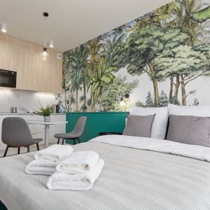 stylowe wnętrze z dekoracyjną tapetą – harmonijny klimat i wyjątkowy design