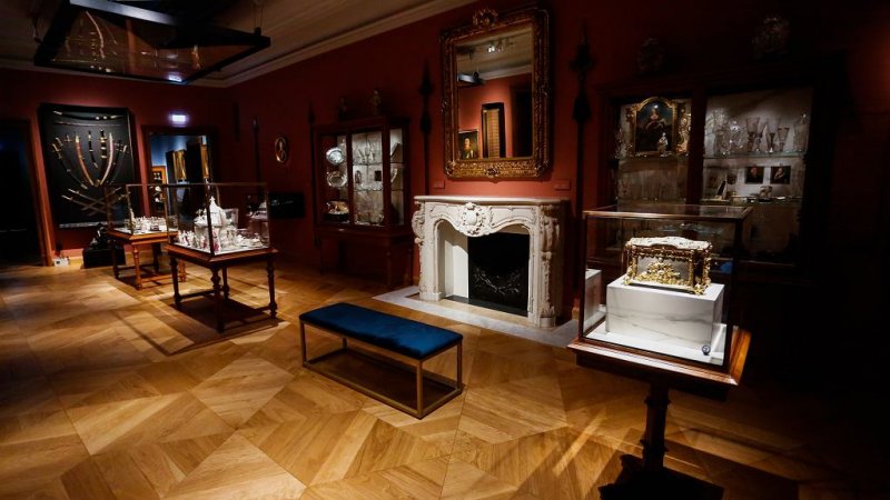 Wnętrze – szczegółowy widok na pomieszczenie, z wyraźnie widoczną architekturą i wystrojem wnętrz.