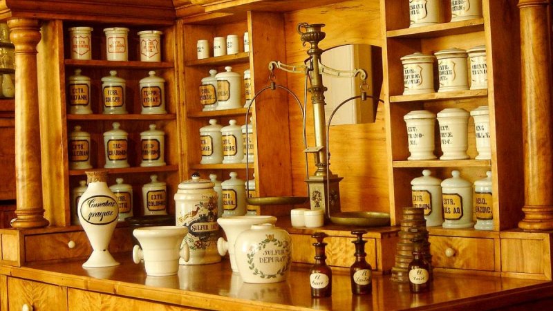 Muzeum Farmacji w Krakowie – wyjątkowe muzeum, które prezentuje historię farmacji, aptekarstwa i medycyny w Polsce.