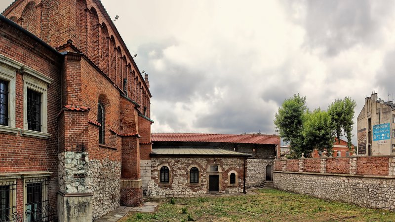 Stara Synagoga w Krakowie – zewnętrzny widok na jeden z najstarszych żydowskich obiektów sakralnych w Polsce.
