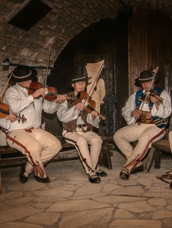 Muzyka na żywo z Kapelą Zbójnicką!