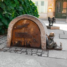 Tropem wrocławskich krasnali, czyli gdzie szukać popularnych rzeźb?