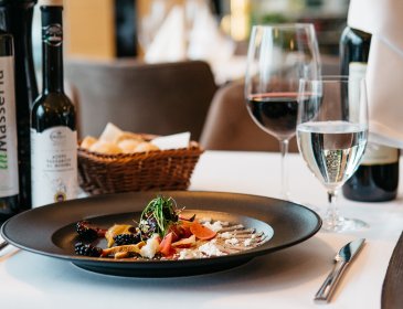 Main and seasonal menu