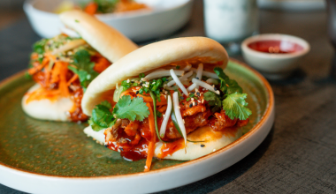 Bao buns with chicken