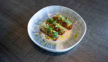 Szarpana golonka z musztardą w panko