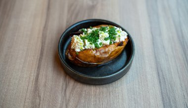 &Ouml;rtbakad s&ouml;tpotatis / r&ouml;kt f&auml;rskost / gr&auml;sl&ouml;k