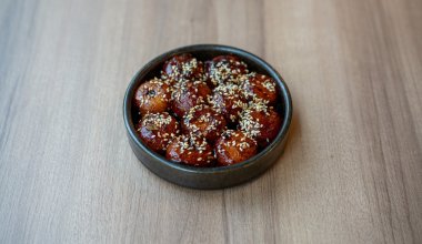 Potatisdumplings / soja (lub sojas&aring;s) / sesamolja / vitl&ouml;k / chiliflakes / sesamfr&ouml;n