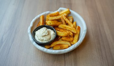 Hemgjorda pommes frites / tryffels&aring;s