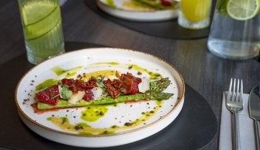 Grillad gr&ouml;n sparris med citronemulsion
