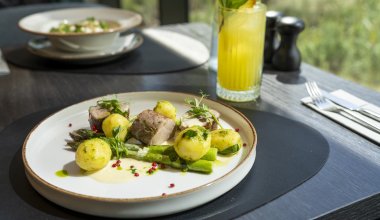 Fl&auml;skfil&eacute; sm&ouml;rstekt med rosmarin