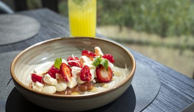  Mar&auml;ngdessert med chantillykr&auml;m