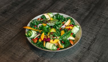 Avokado- och p&auml;ronsallad