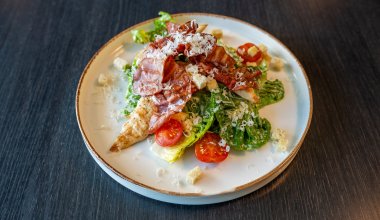 Salad with grilled chicken fillet