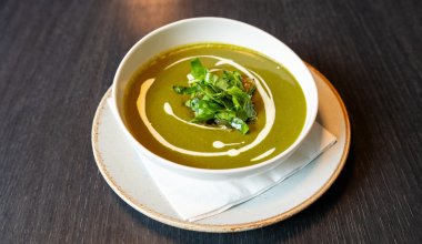 Broccoli and pea cream soup